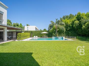 Casa · 350m² · 5 Ambientes · 6 Cocheras · Casa en Venta - 6 Ambientes - Moderna - Mayling