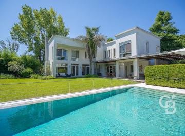 Casa · 350m² · 5 Ambientes · 6 Cocheras · Casa en Venta - 6 Ambientes - Moderna - Mayling