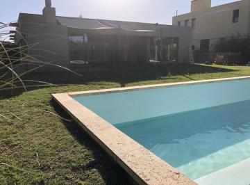 Casa · 800m² · 6 Ambientes · 2 Cocheras · Alquiler 4 Dorm. en San Sebastian