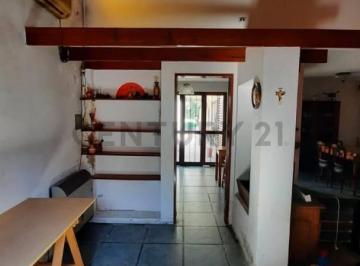 Casa · 262m² · 5 Ambientes · 2 Cocheras · Casa en Barrio Residencial en La Plata