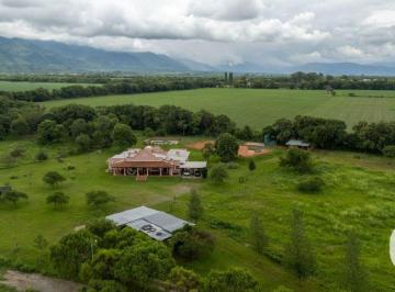 Casa de 7 ambientes, Campo Quijano · Casa en Venta C/ Cochera en Campo Quijano