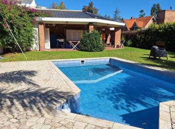 Casa · 264m² · 4 Ambientes · 8 Cocheras · Casa en Venta 3 Dorm. Bº Arguello