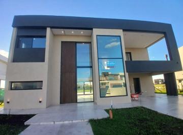 Casa de 5 ambientes, Ezeiza · Casa 5 Ambientes a Estrenar en Venta con Vista a La Laguna Terralagos Canning