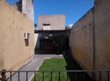 Casa · 120m² · 4 Ambientes · 1 Cochera · Chalet a Refaccionar - Jardín - Garage - Quincho.