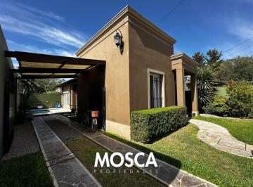 Casa · 98m² · 4 Ambientes · 2 Cocheras · Casa Moderna en Venta Moreno Centro Pileta