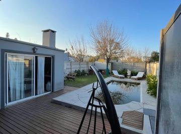 Casa · 112m² · 4 Ambientes · 2 Cocheras · Casa en Arana
