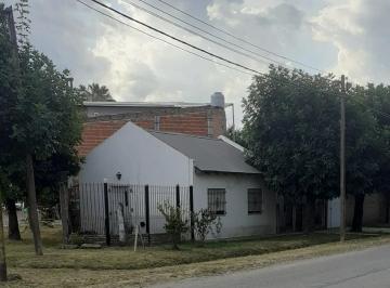 Casa · 136m² · 4 Ambientes · Casa en Venta - 3 Dorm. 2 Baños - Lima