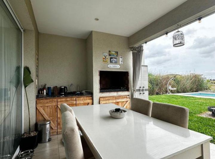 Casa · 150m² · 4 Ambientes · 2 Cocheras