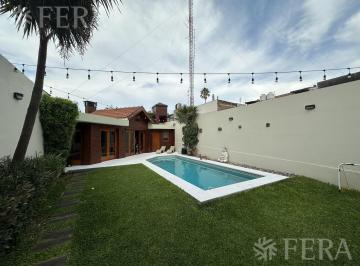 Casa · 238m² · 4 Ambientes · 3 Cocheras · Venta Casa 4 Ambientes con Cochera y Quincho en Quilmes