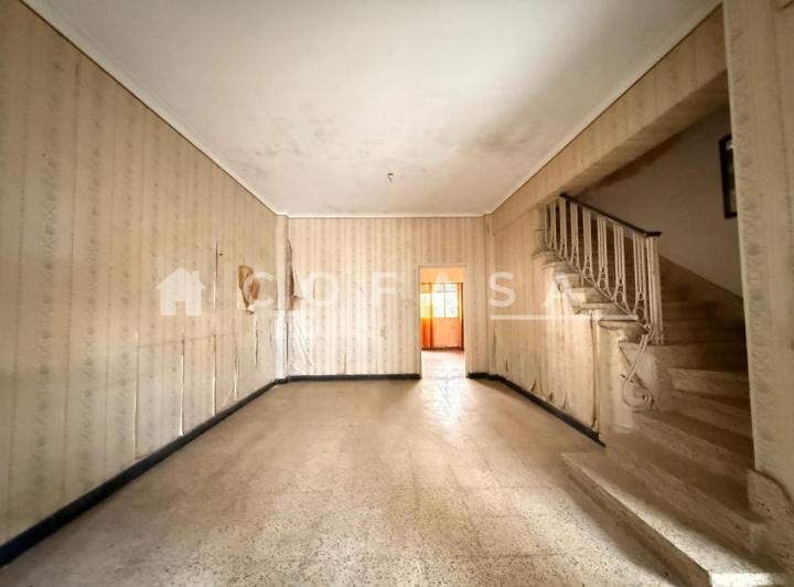 Casa · 170m² · 8 Ambientes · 1 Cochera