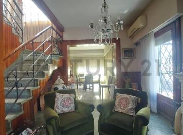 Casa · 157m² · 4 Ambientes · 2 Cocheras · Venta Casa en Vicente Lopez