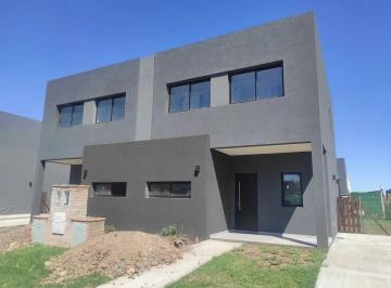 Casa · 90m² · 4 Ambientes · 1 Cochera · Casa en Alquiler en El Aljibe