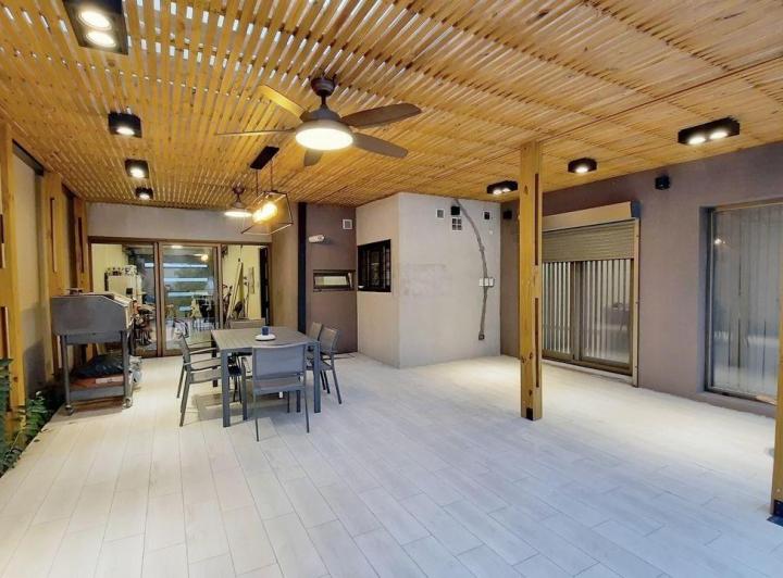Casa · 440ha · 5 Ambientes · 2 Cocheras