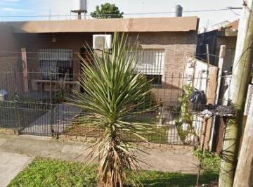 Casa · 120m² · 3 Ambientes · 2 Cocheras · Casa en Venta - 2 Dorm. 2 Baños - Cochera - 300 m² - Berazategui