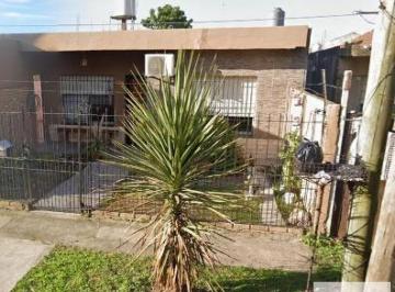 Casa · 120m² · 3 Ambientes · 2 Cocheras · Casa en Venta - 2 Dorm. 2 Baños - Cochera - 300 m² - Berazategui
