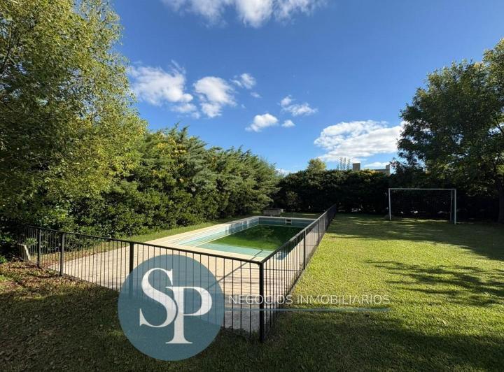 Casa · 180m² · 4 Ambientes · 1 Cochera