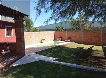 Casa · 217m² · 8 Ambientes · 2 Cocheras · Venta Casa 3 Dorm. en La Calera - Cuesta Colorada, 2 Plantas con Pileta