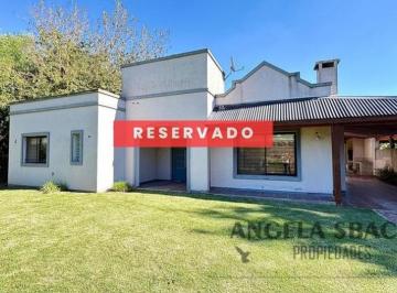 Casa · 120m² · 3 Ambientes · 2 Cocheras · Hermosa! Casa en Parque Jularo. Reservada