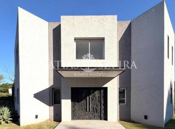 Casa · 201m² · 5 Ambientes · 1 Cochera · Casa 5 Ambientes en Venta Barrio Privado Astorga