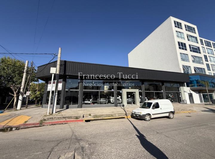 Local comercial · 598m² · 5 Ambientes · 10 Cocheras