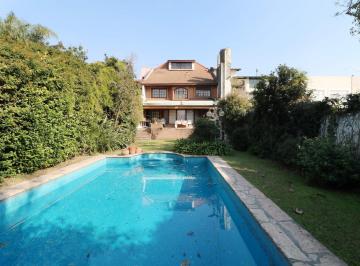 Casa · 590m² · 5 Ambientes · 4 Cocheras · Venta Casa 5 Ambientes Piscina Jardín 4 Cocheras - La Lucila Vicente Lopez - Permuta y Apto Credito