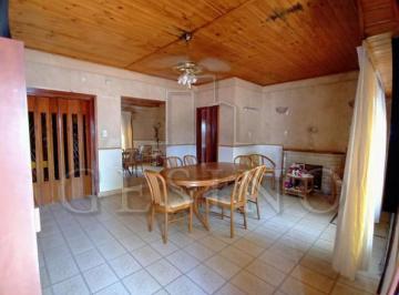 Casa · 200m² · 8 Ambientes · 1 Cochera · Casa - La Plata