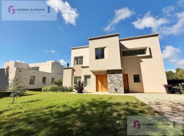 Casa · 177m² · 6 Ambientes · 2 Cocheras · Casa en Venta en Haras del Sur II.