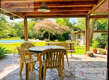 Casa · 184m² · 5 Ambientes · Casa en Venta en Villa Elisa, La Plata. Pileta, Parque y Quincho.