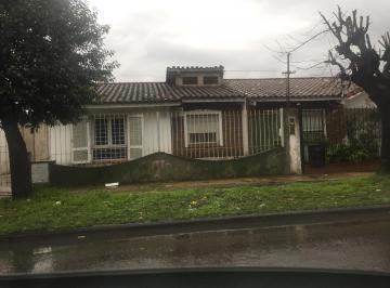 Casa · 140m² · 5 Ambientes · 1 Cochera · Casa en Aguero, Moron