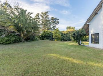 Casa · 142m² · 5 Ambientes · Venta de Casa con Gran Jardín Cerca del Mar Bella Vista Maldonado