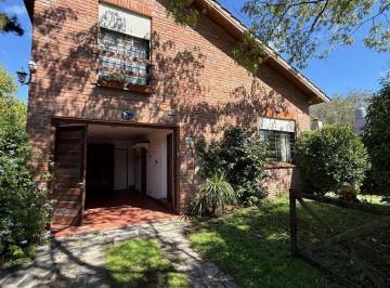 Casa de 5 ambientes, Miramar · Chalet 186 m² - 3 Dorm - Jardin Cochera Quincho con Hab.