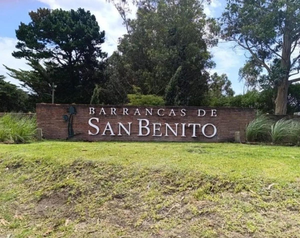 Venta lote de 1097.35m2 en Barrio Privado Barrancas de San Benito