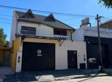 Casa · 173m² · 4 Ambientes · 2 Cocheras · Casa en Venta en Lanús Oeste