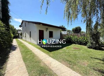 Casa · 201m² · 6 Ambientes · 1 Cochera · Venta 2 Casas en San Lorenzo Lote 600 m²