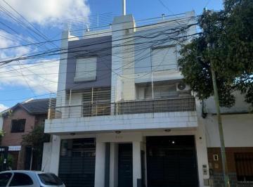 PH · 80m² · 4 Ambientes · 1 Cochera · PH en Venta 4 Ambientes con Cochera. Flores