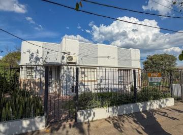 Casa · 267m² · 6 Ambientes · Propiedad de Amplio Terreno con Local Comercial + Vivienda de 2 Habitaciones