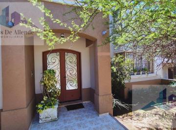 Casa · 472m² · 7 Ambientes · 4 Cocheras · Venta Casa de Categoría en Jesus Maria