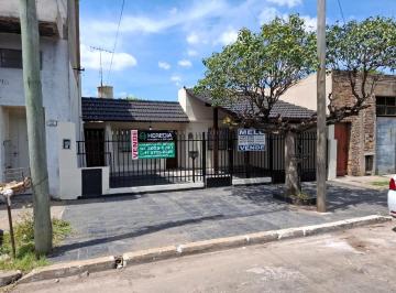 Casa · 75m² · 3 Ambientes · Apta Credito 3 Amb Cochera Techada. Lote 8,66 X 26,31