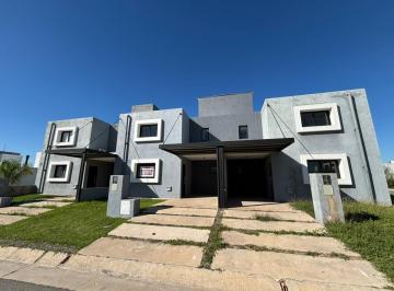 Casa · 70m² · 4 Ambientes · 1 Cochera · Alquiler – Dúplex 2 Dorm. con Patio, Pileta y Asador en Docta