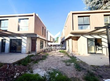 Casa · 90m² · 3 Ambientes · 1 Cochera · Casa en Condominio Excelente Emprendimiento Apto Credito