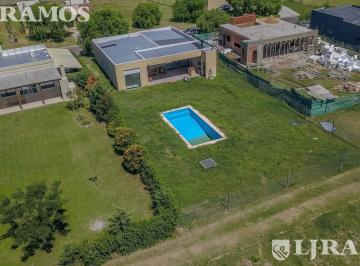 Casa · 145m² · 5 Ambientes · 1 Cochera · Casa en A1 San Sebastián con Fondo Al Pulmón Verde Venta con Renta No Apto Crédito No Toma Lote Mb