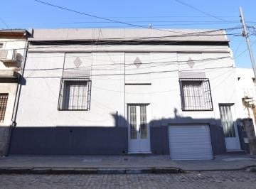 PH · 140m² · 4 Ambientes · PH Tipo Casa de 4 Ambientes Entrada Independiente Parque Patricios