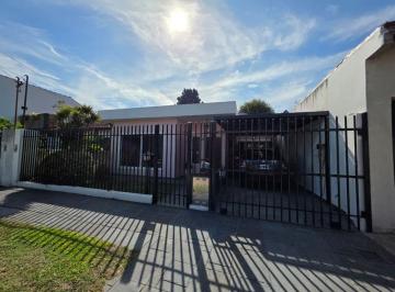 Casa de 4 ambientes, Morón · Hermosa Casa de 4 Ambientes con Garage a Dos Cuadras de Acceso Oeste