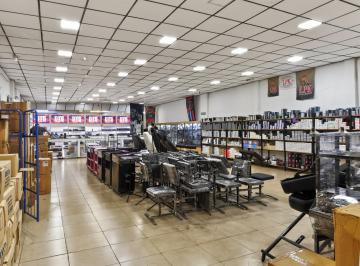 Local comercial · 505m² · 8 Ambientes · Venta Local con Galpon y Oficinas Versalles
