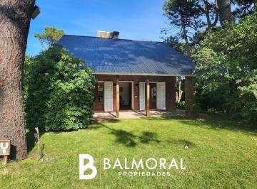 BML-BML-1301_2 · Casa en Venta en Pinamar de 5 Ambientes, Barrio Lasalle