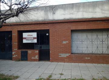 Casa · 130m² · 4 Ambientes · 1 Cochera · Venta! Casa 4 Amb. con Patio en Moron Sur