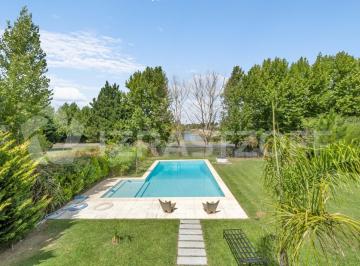 Casa · 367m² · 4 Ambientes · 6 Cocheras · Casa en Venta en Estancias del Pilar La Argentina con Vista a La Laguna