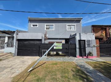 Casa · 300m² · 6 Ambientes · 2 Cocheras · En Venta | Importante Propiedad en Moreno Sur de 300 m² Aprox | con Local Comercial, Pileta y Cochera