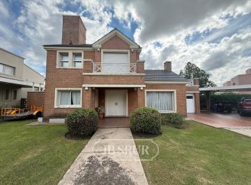 Casa · 333m² · 6 Ambientes · 4 Cocheras · Casa en Venta en Valle Escondido 3 Dorm. con Pileta y Galería Cerrada