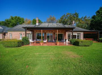 Casa · 304m² · 6 Ambientes · Casa en Alquiler en Country Club Los Cerrillos - 6 Ambientes